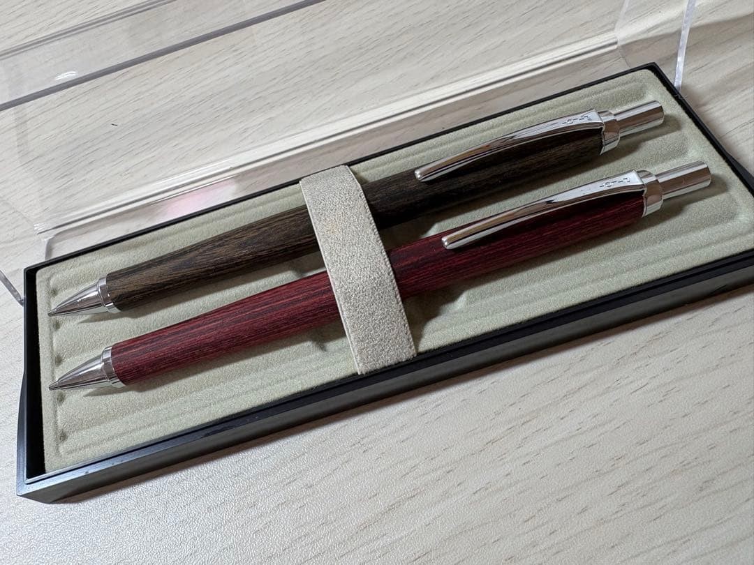 Regno Deep Red (new and unused) and Dark Brown (used several times) Set of 2