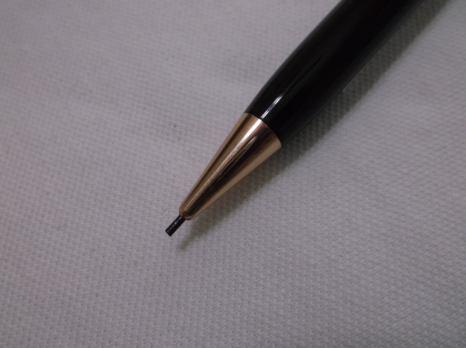 MONTBLANC PIX #372 BLACK MECHANCIAL PENCIL WITH VIOLET PUSH BUTTON/ 1.18 mm lead