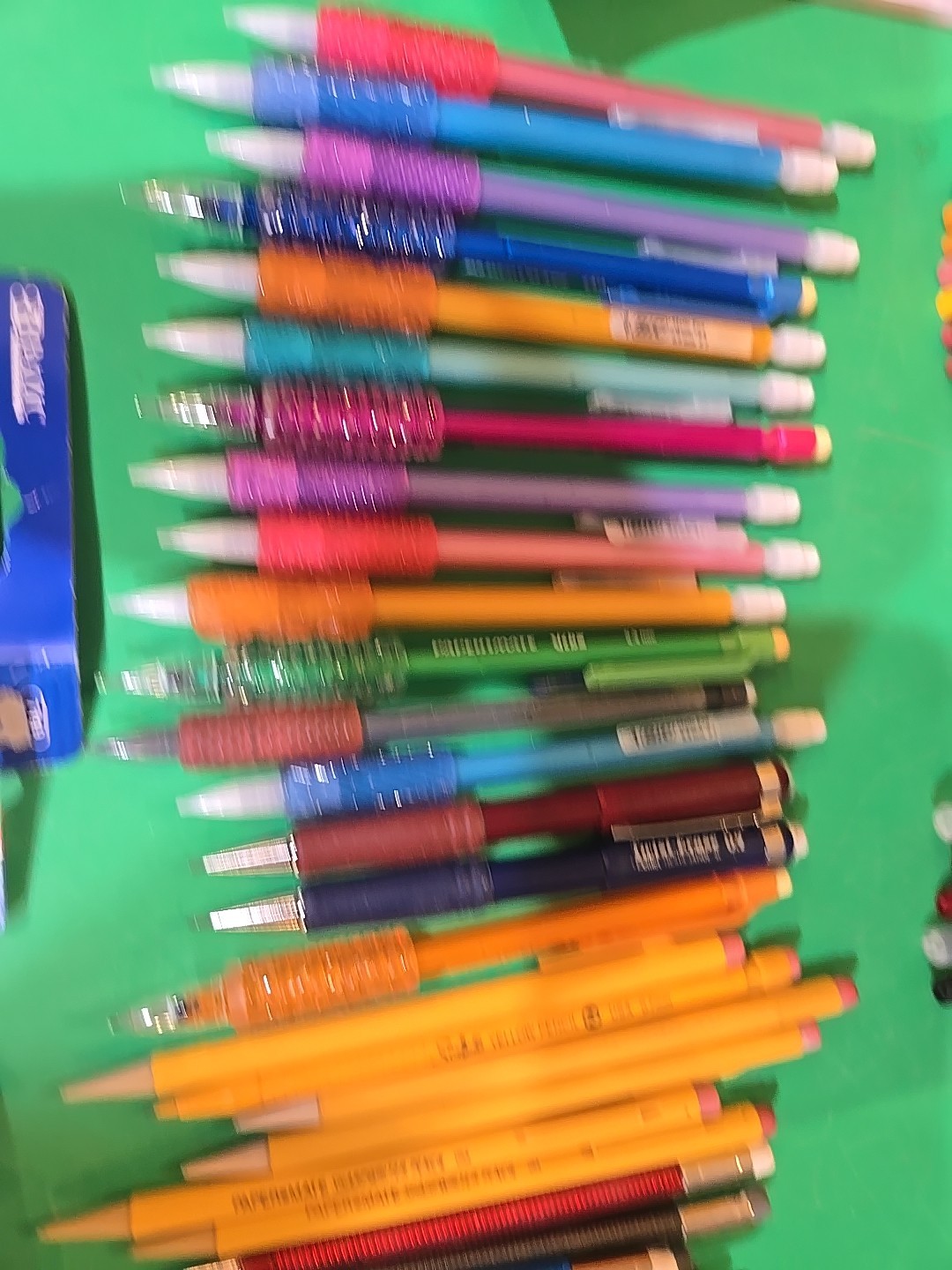 Large Lot of 77 New And Used Vintage Mechanical Pencils And Lead (I)