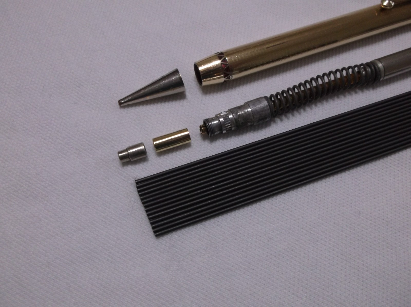 VINTAGE WAHL-EVERSHARP CORONET GOLD FILLED MECHANCIAL PENCI L / 1.18 mm LEAD