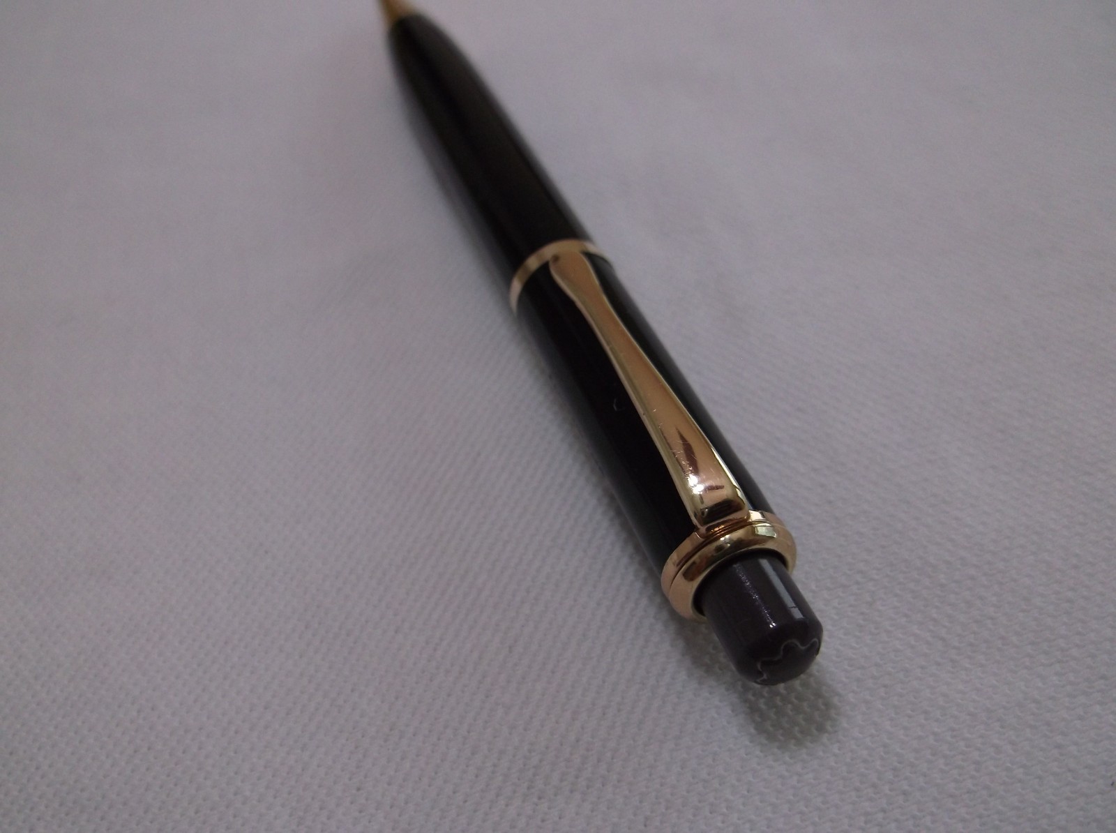 MONTBLANC PIX #372 BLACK MECHANCIAL PENCIL WITH VIOLET PUSH BUTTON/ 1.18 mm lead
