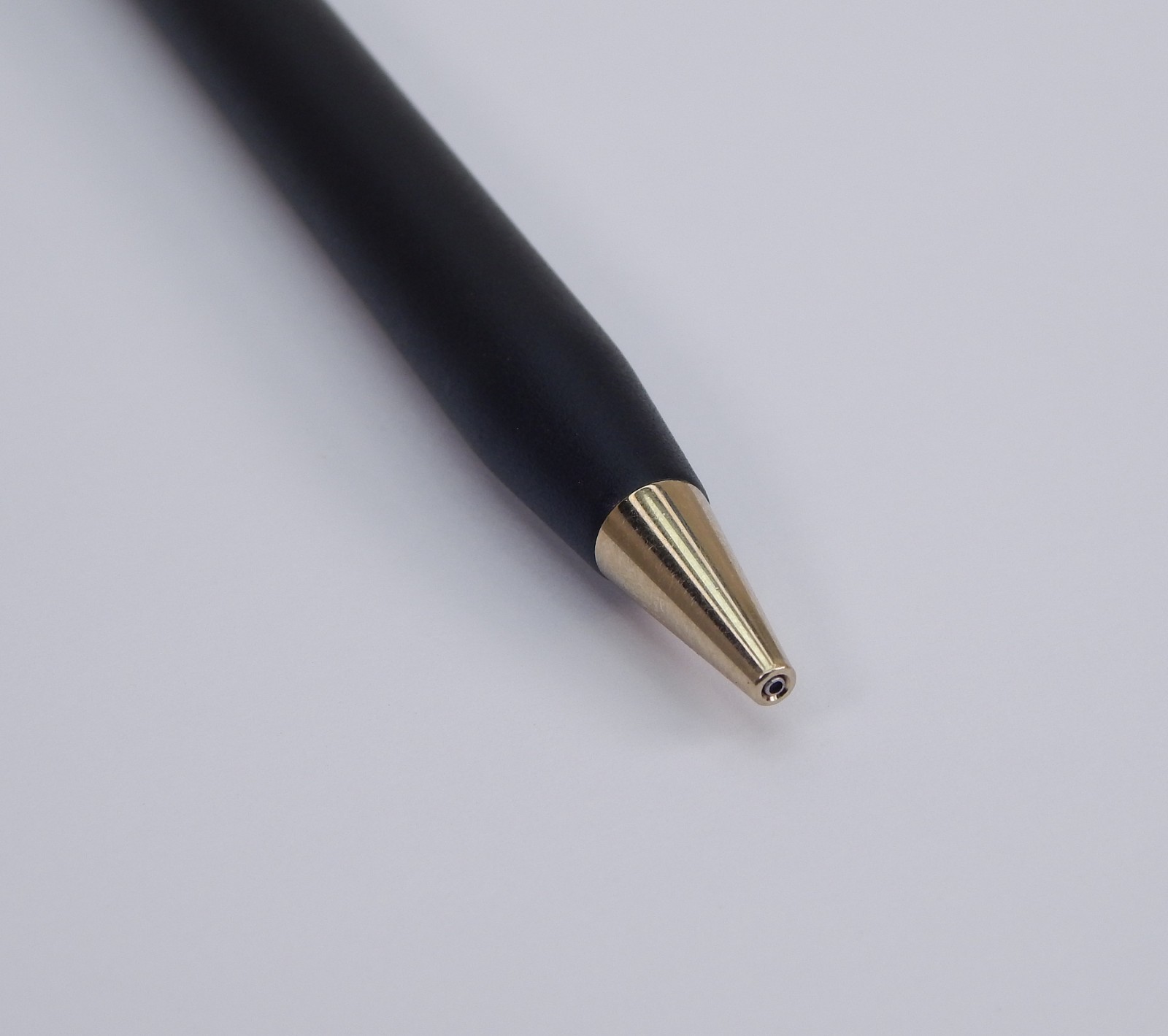 CROSS BLACK MEET & GOLD TRIM MECHANICAL PENCIL