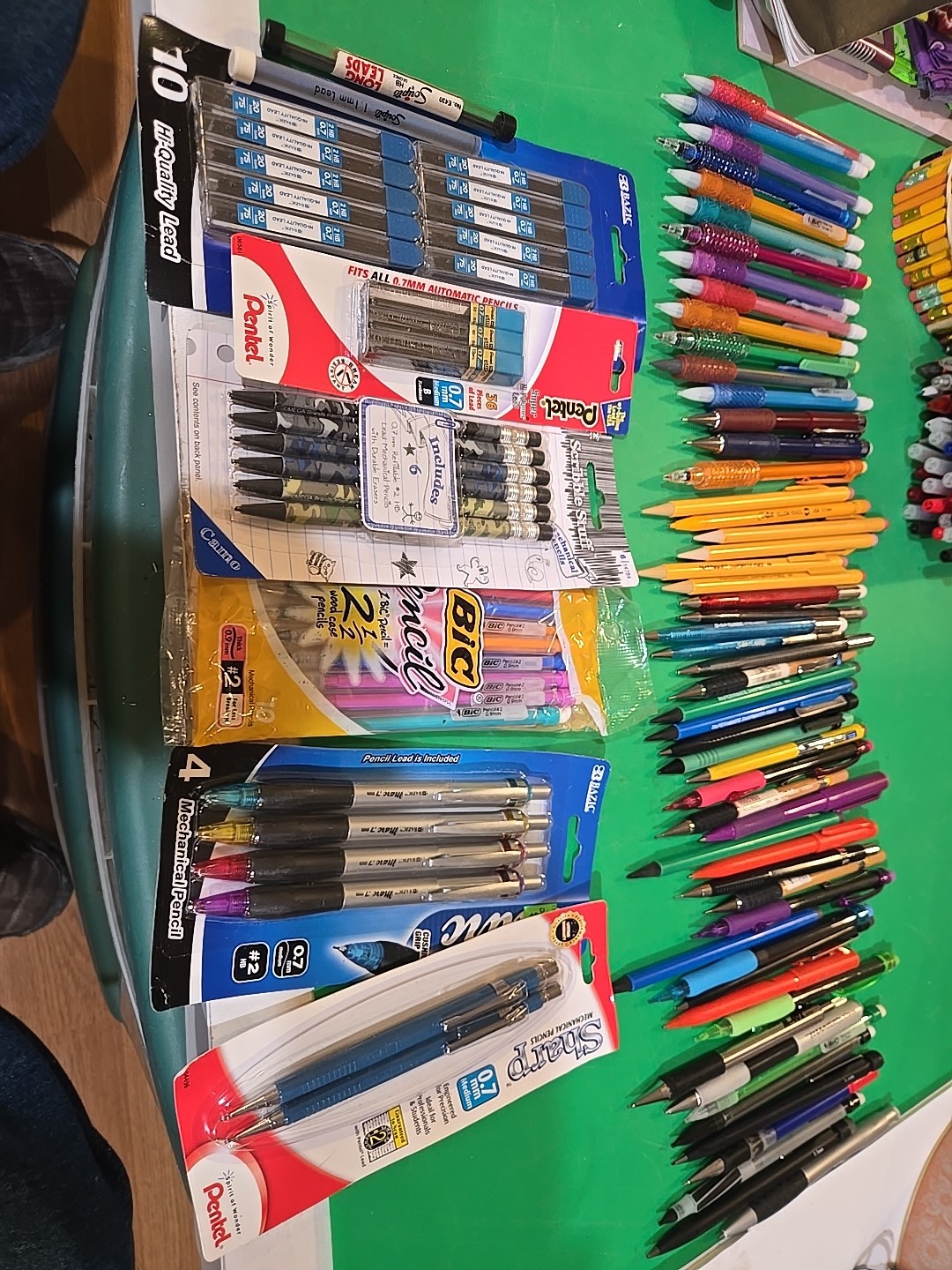 Large Lot of 77 New And Used Vintage Mechanical Pencils And Lead (I)