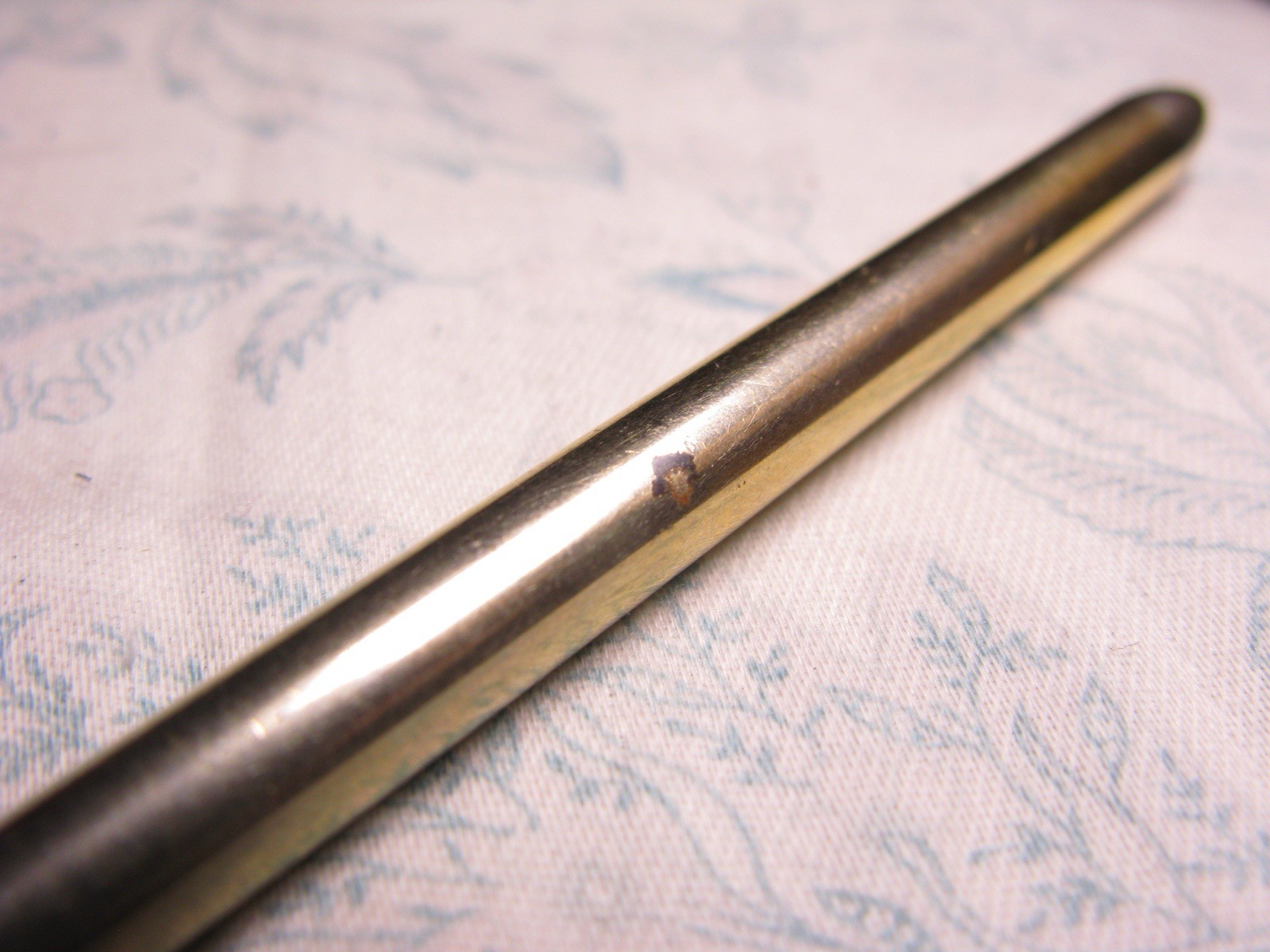 Small Unbranded Vintage Mechanical Pencil Silver and gold toned faded working
