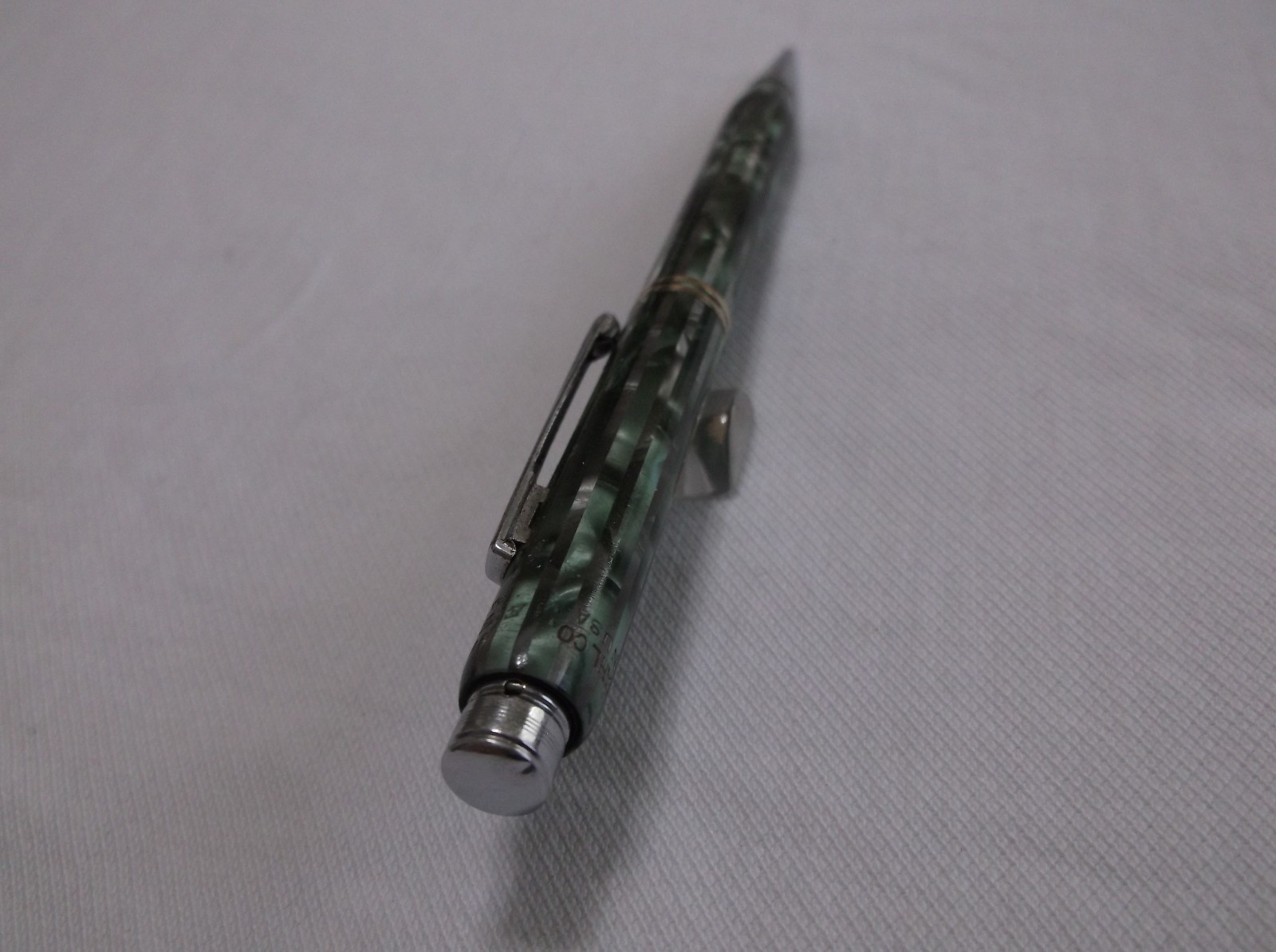 VINTAGE WAHL EVERSHARP AIR – LITE GREEN STRIPE REPEATER PENCIL / 1.18 mm LEAD