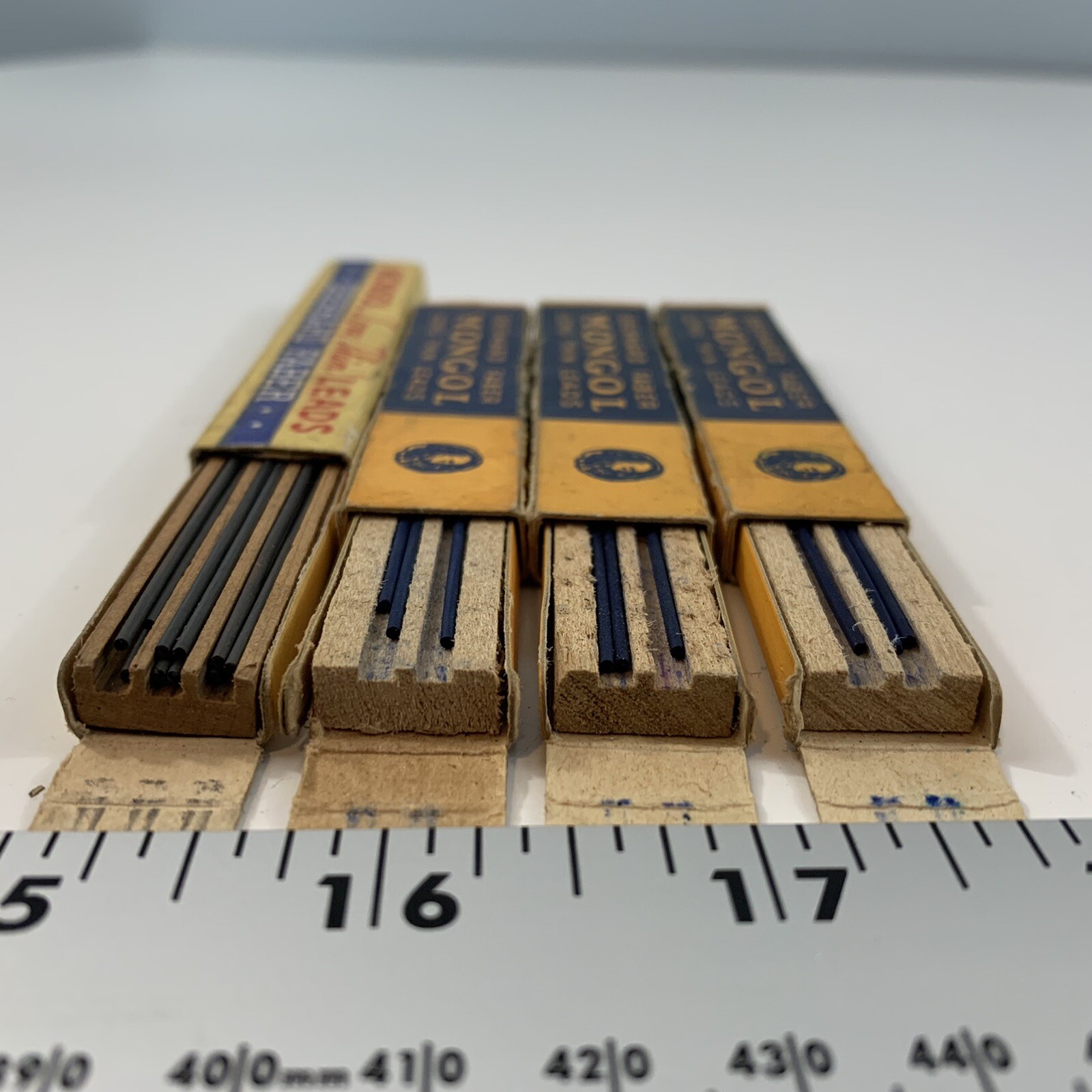 VINTAGE MECHANICAL PENCIL LEAD Mongol 4010 4015 and LISTO162 Lot