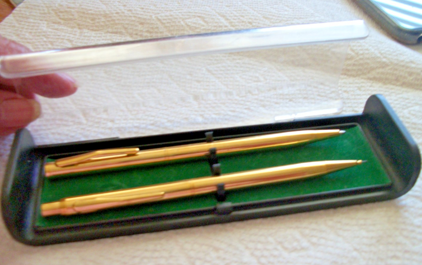 VINTAGE INK PEN AND MECHANICAL PENCIL ORIGINAL BOX NO MARKINGS