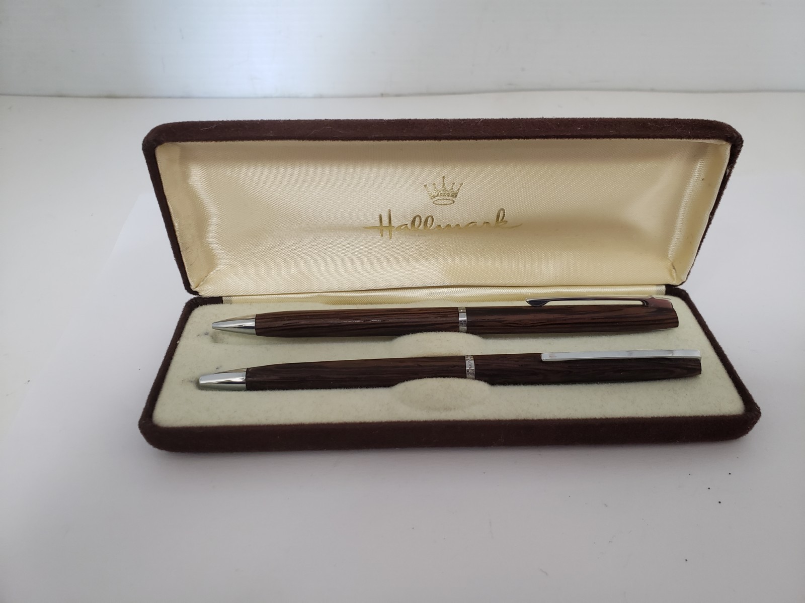 VINTAGE HALLMARK WOOD PEN AND MECHANICAL PENCIL SET, ORIGINAL CASE