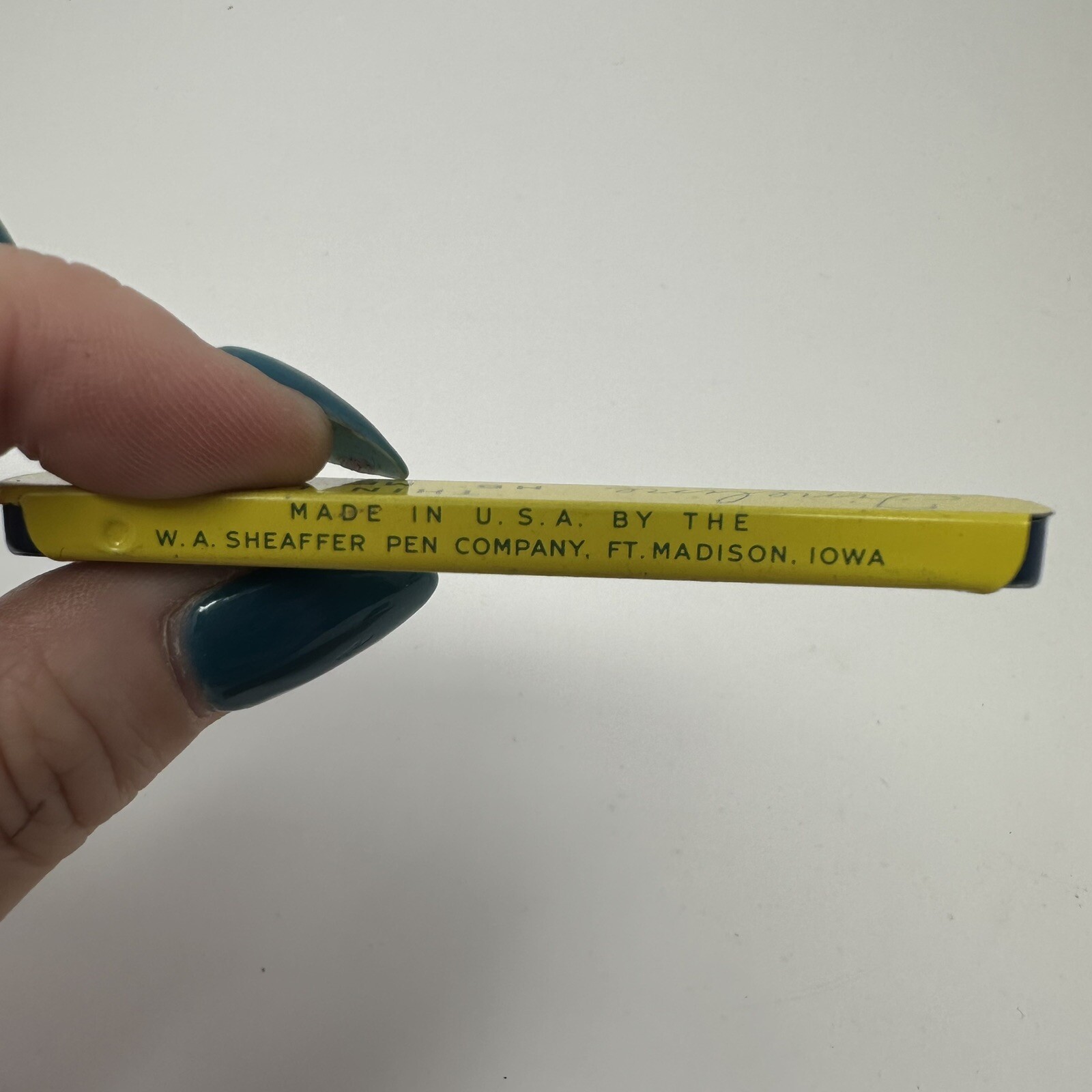 Vintage Metal Tin SHEAFFER’S FINELINE F15 HB Medium LEAD Yellow Blue Box W/ LEAD
