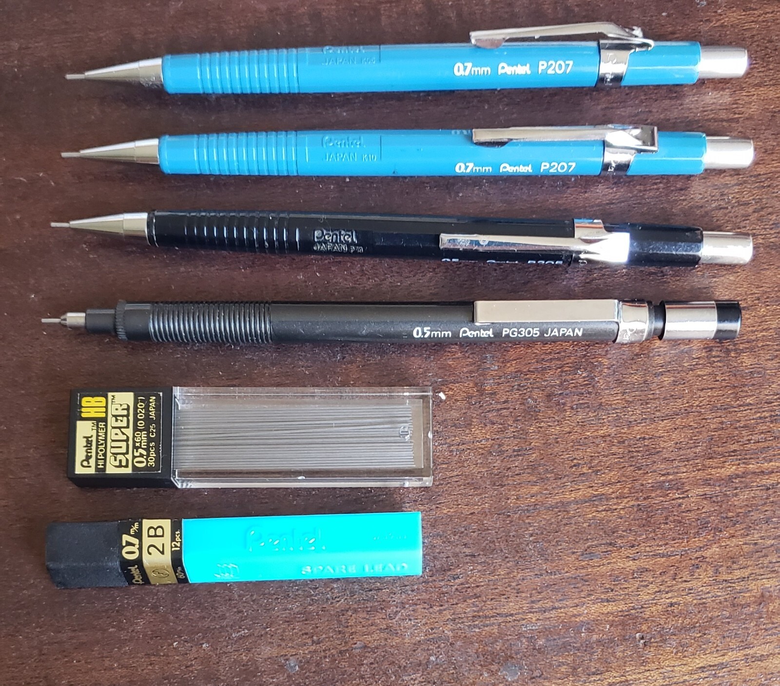 4 Pentel Pencils 2 P207 0.7mm P205 0.5mm PG305 0,5mm 2 tubes of lead P16