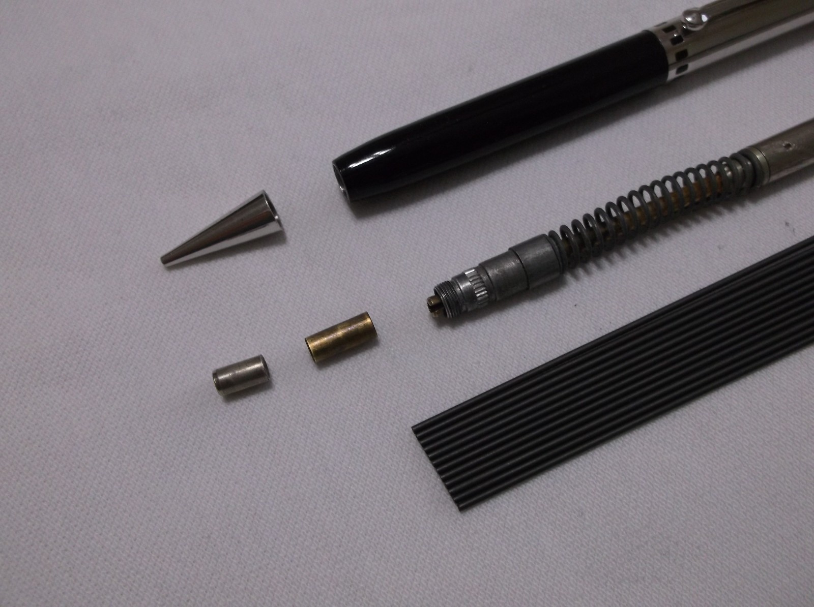 VINTAGE WAHL EVERSHARP CORONET BLACK / CHROME REPEATER PENCIL / 1.18 mm LEAD