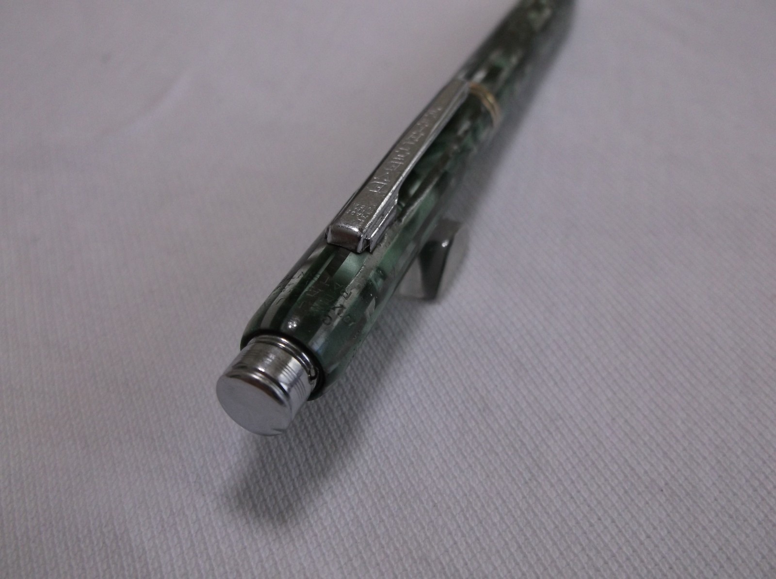 VINTAGE WAHL EVERSHARP AIR – LITE GREEN STRIPE REPEATER PENCIL / 1.18 mm LEAD