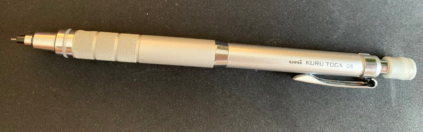 Uni Kuru Toga Roulette Model Auto Lead Rotation 0.5mm Mechanical Pencil Silver