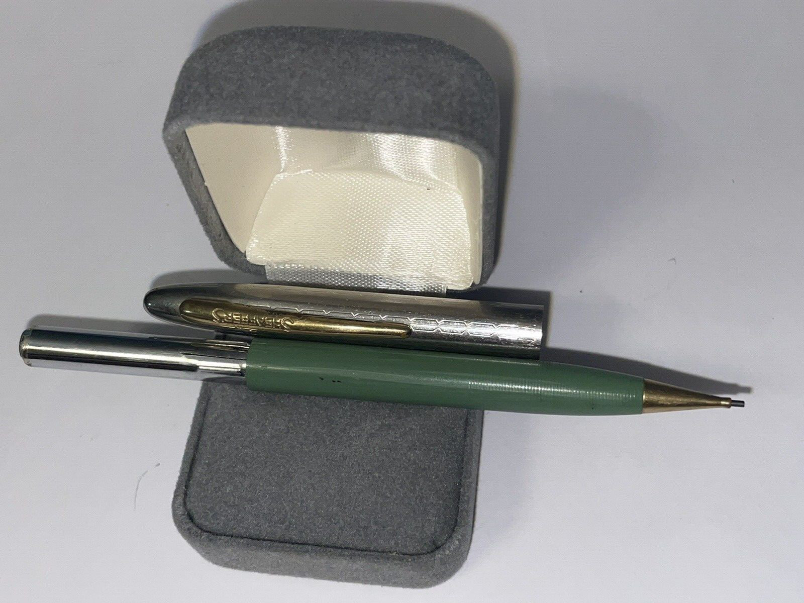 VINTAGE SHEAFFER& GREY SILVER MECHANICAL PENCIL 5″ GOLD TRIM