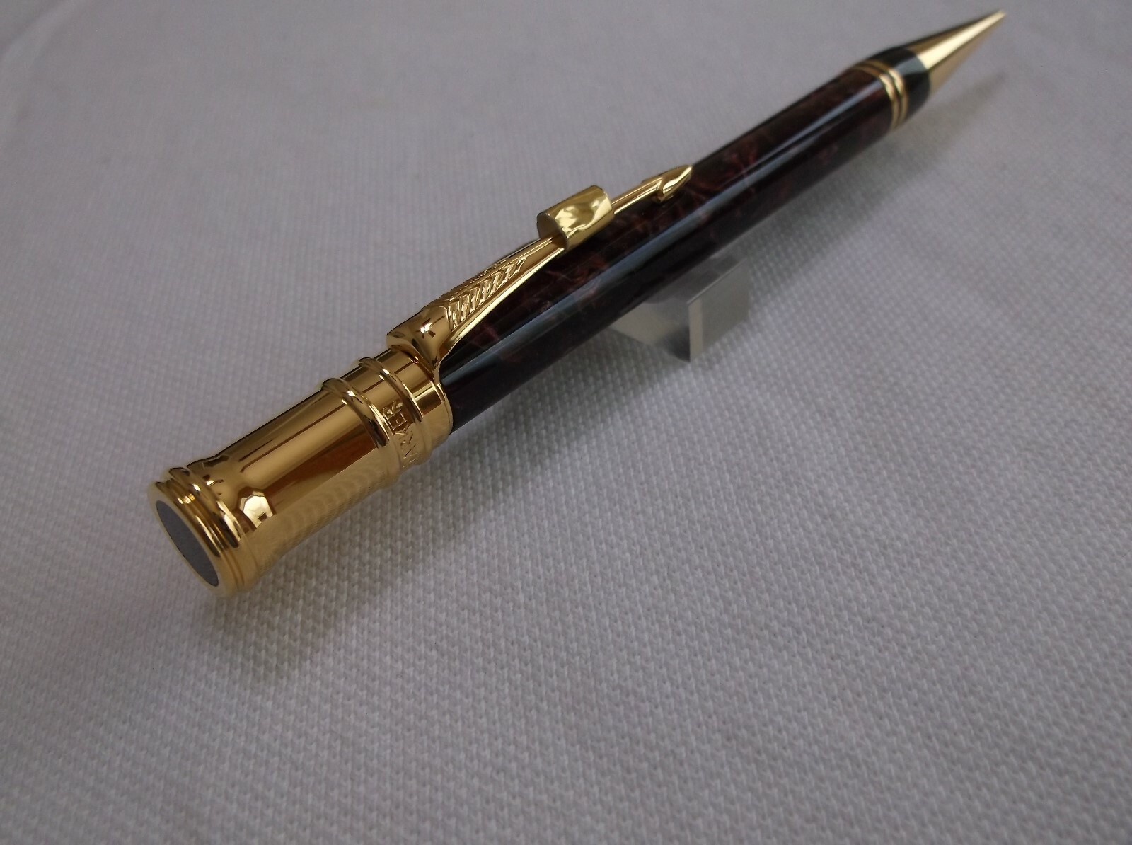 PARKER DUOFOLD MARBLED MAROON & GOLD 0.9 mm PENCIL / NEW IN BOX / MADE IN UK