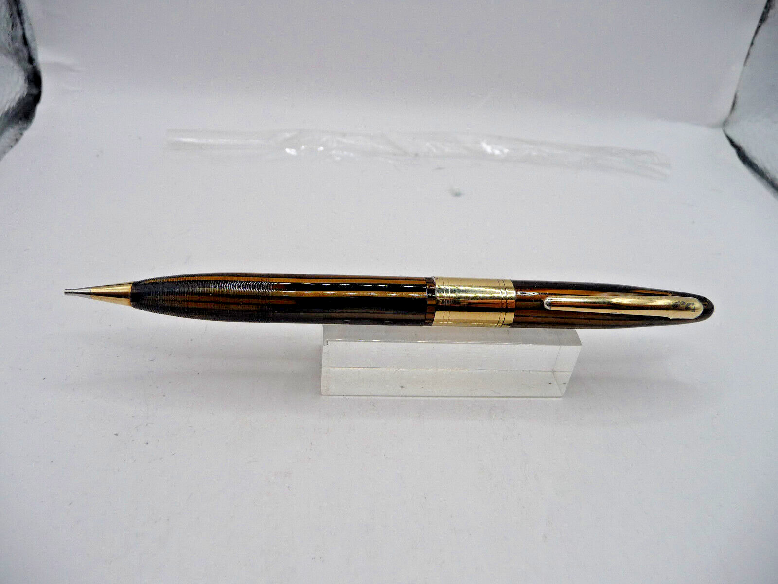 Sheaffer Vintage Wide Gold Band 0.9 mm Pencil– Brown–working
