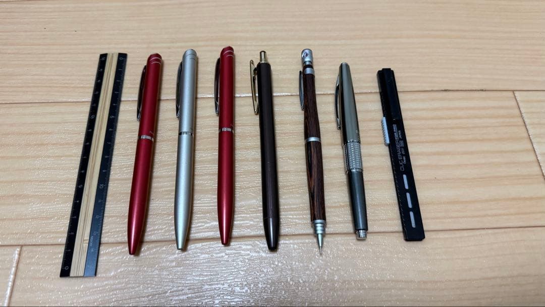 Mechanical ballpoint pen set with regular price of 13,000 yen or more