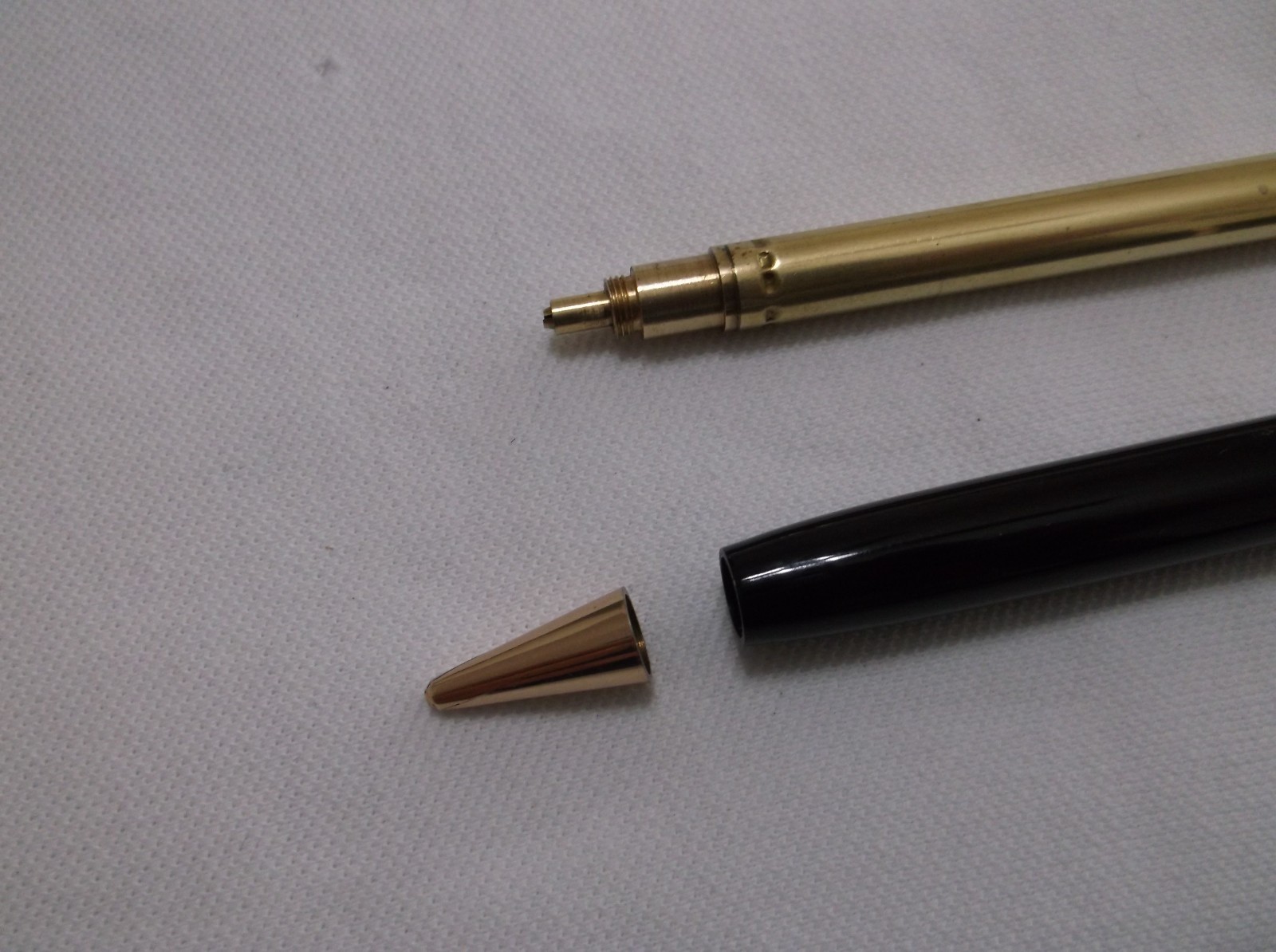 MONTBLANC PIX #372 BLACK MECHANCIAL PENCIL WITH VIOLET PUSH BUTTON/ 1.18 mm lead