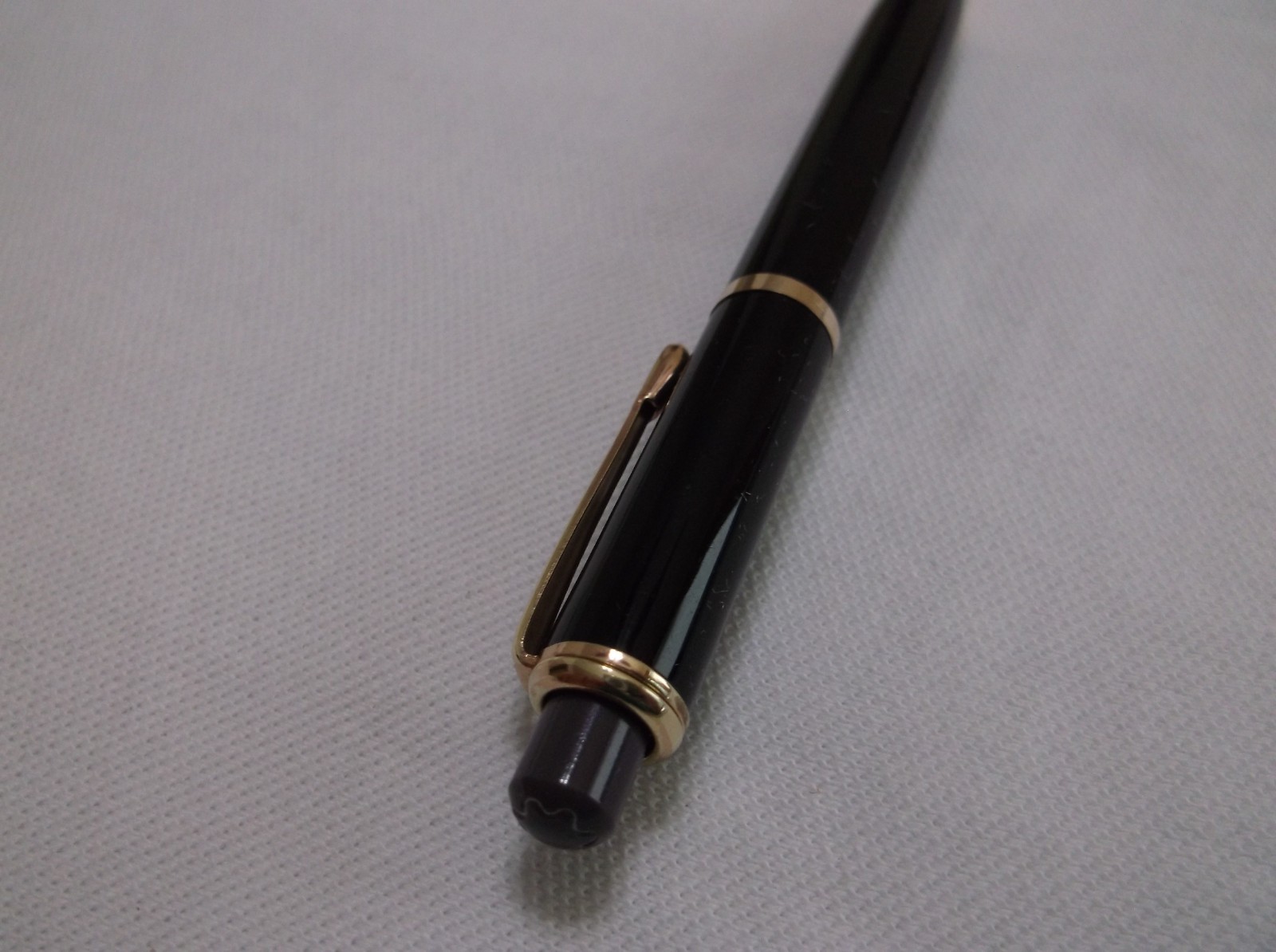MONTBLANC PIX #372 BLACK MECHANCIAL PENCIL WITH VIOLET PUSH BUTTON/ 1.18 mm lead