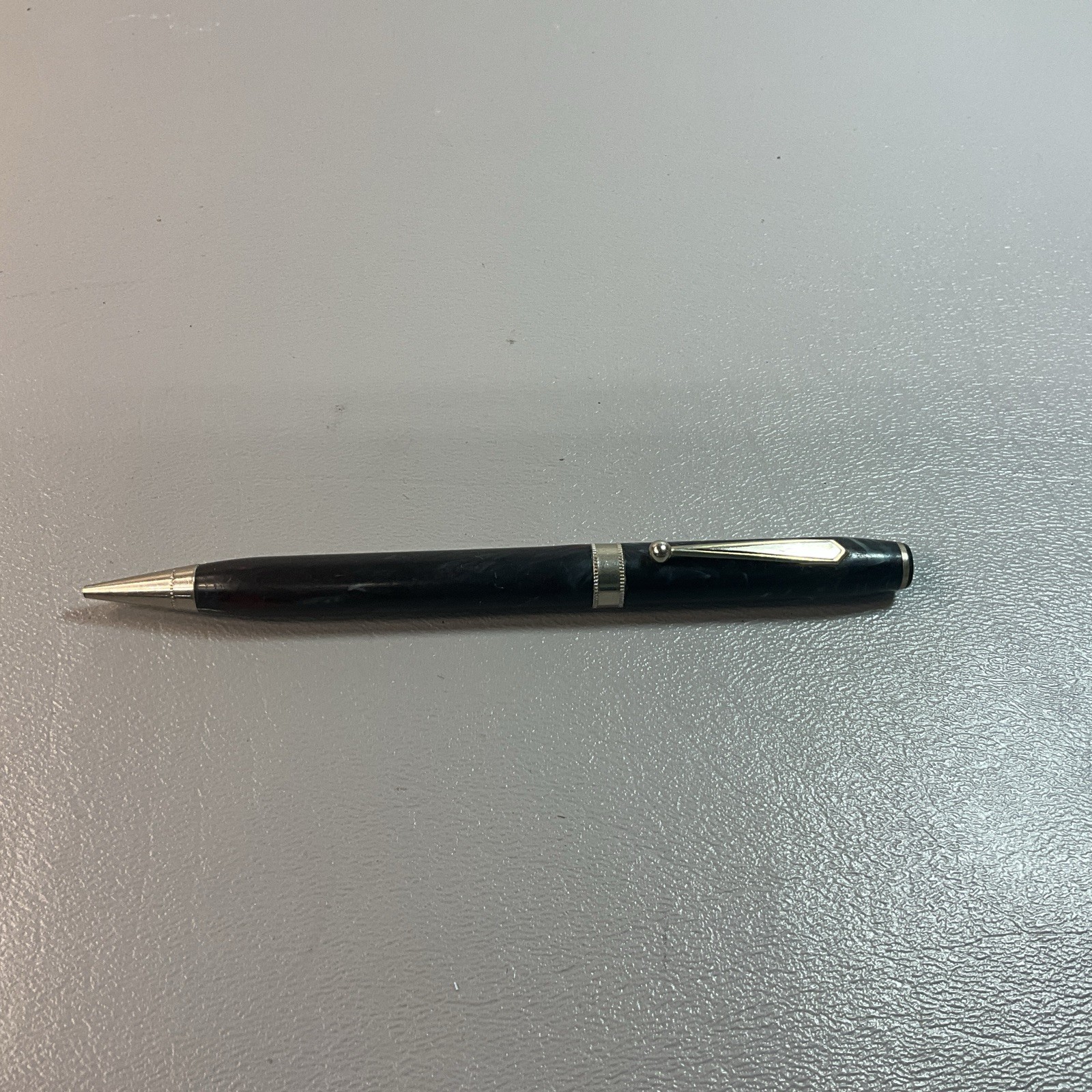 UNBRANDED MECHANICAL PENCIL BLACK AND GRAY, CRACK IN BODY. (s1013)