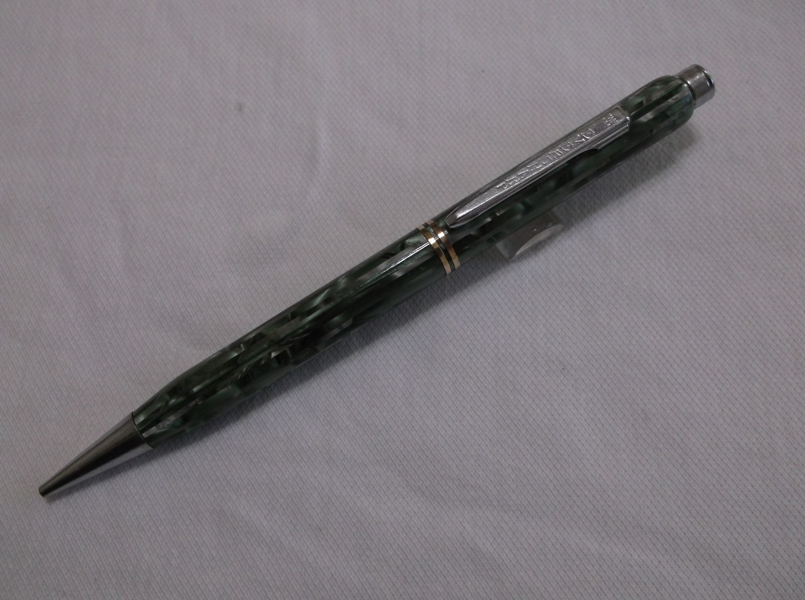 VINTAGE WAHL EVERSHARP AIR – LITE GREEN STRIPE REPEATER PENCIL / 1.18 mm LEAD