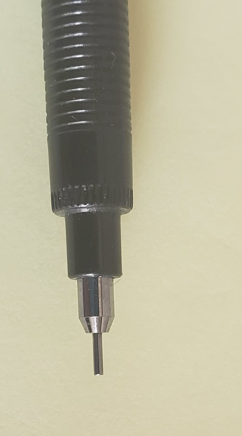 4 Pentel Pencils 2 P207 0.7mm P205 0.5mm PG305 0,5mm 2 tubes of lead P16
