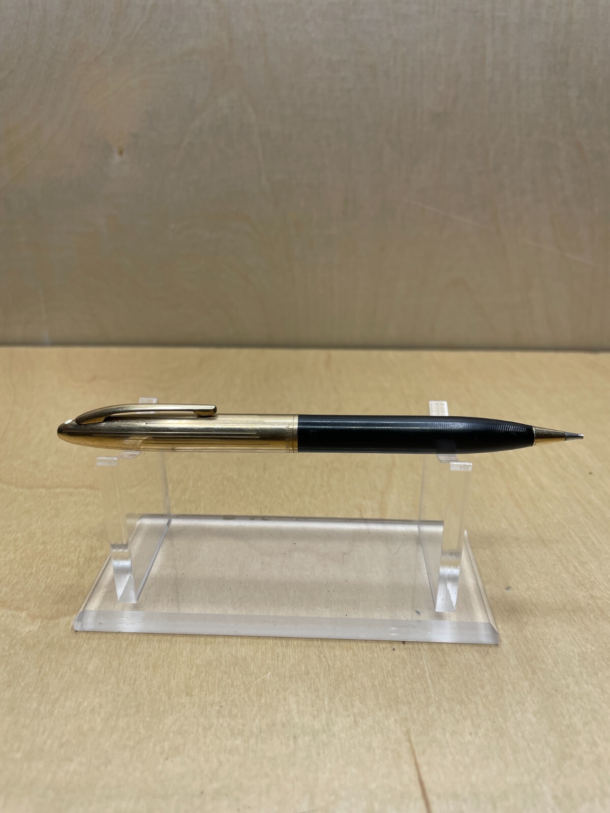 Sheaffer USA Pencil – Gold Vert Line Cap, Black Horiz Line Barrel, White Dot
