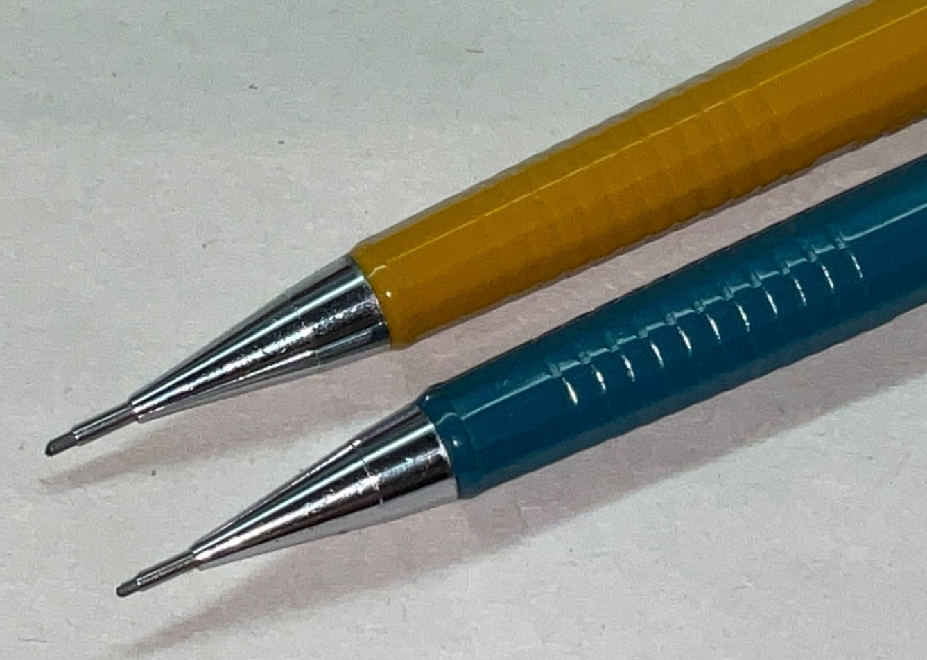 Lot of 2 Pentel Sharp Mechanical Pencils P207 0.7mm P209 0.9mm with Leads Japan