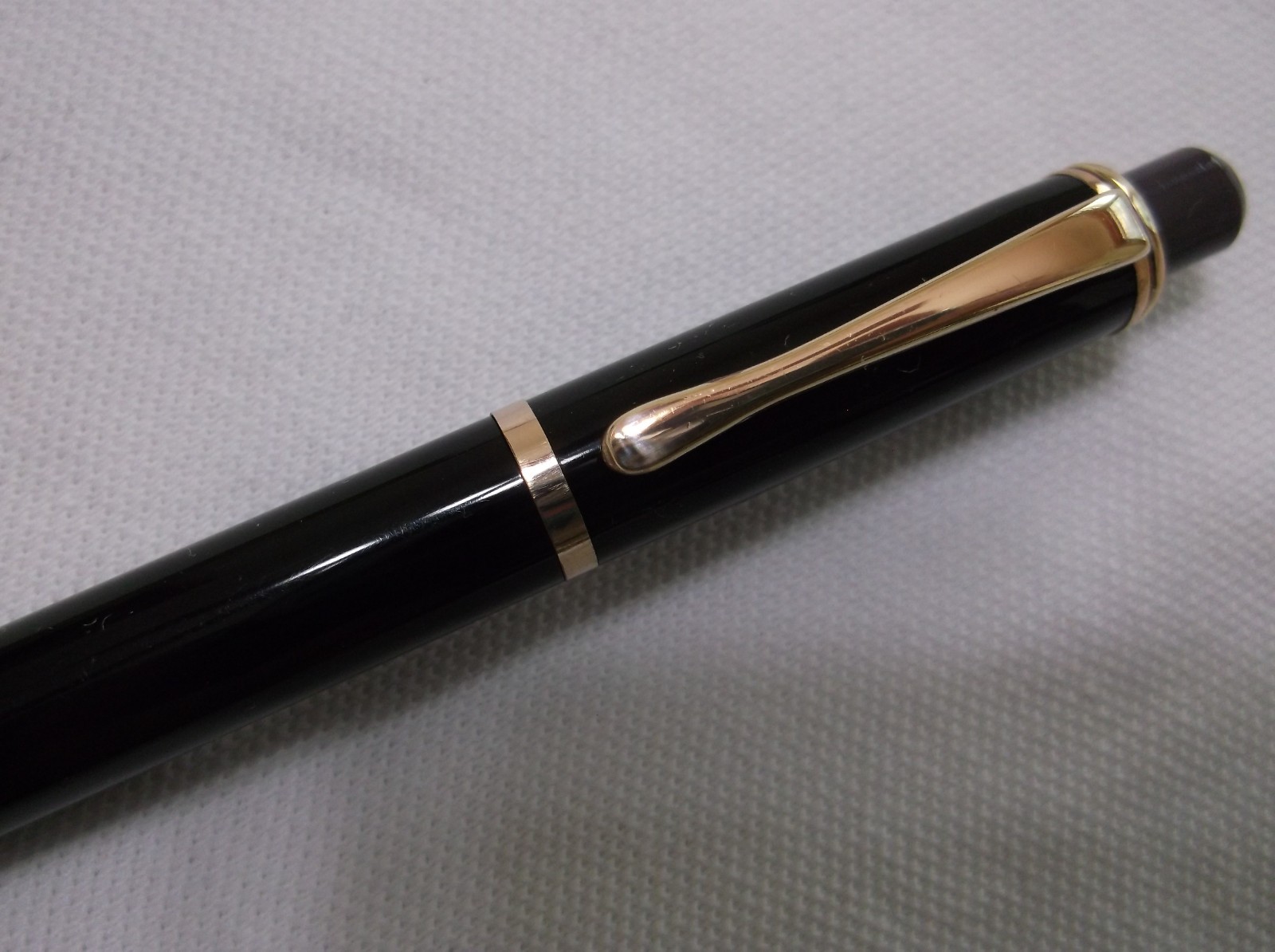 MONTBLANC PIX #372 BLACK MECHANCIAL PENCIL WITH VIOLET PUSH BUTTON/ 1.18 mm lead