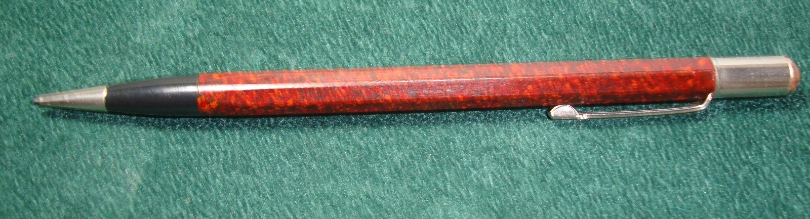 VINTAGE (1960S) OCTAGONAL MECHANICAL PENCIL (AUTOPOINT) WITH LEAD