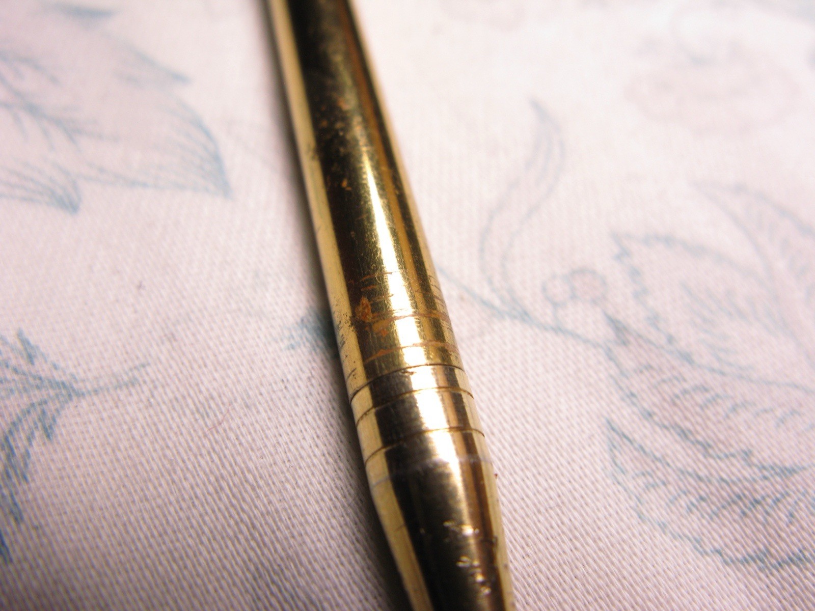 3.5 inch gold tone vintage mechanical pencil Working with lead