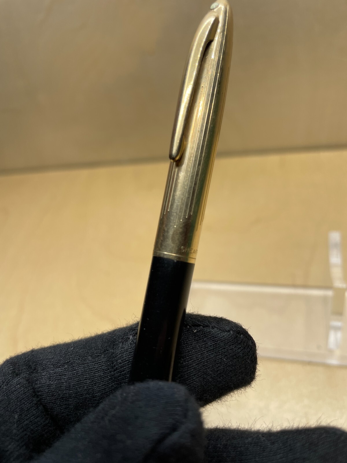 Sheaffer USA Pencil – Gold Vert Line Cap, Black Horiz Line Barrel, White Dot