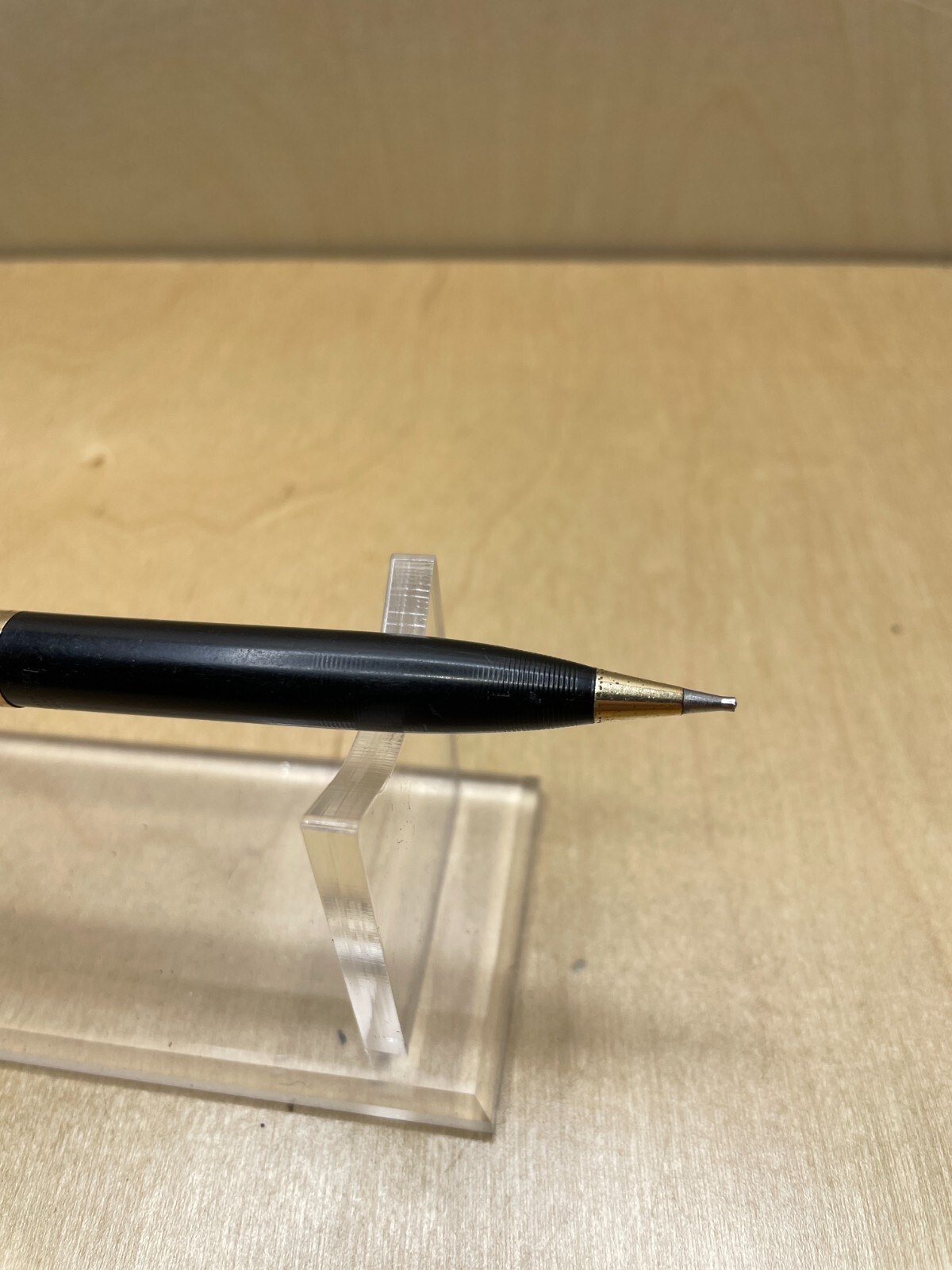 Sheaffer USA Pencil – Gold Vert Line Cap, Black Horiz Line Barrel, White Dot