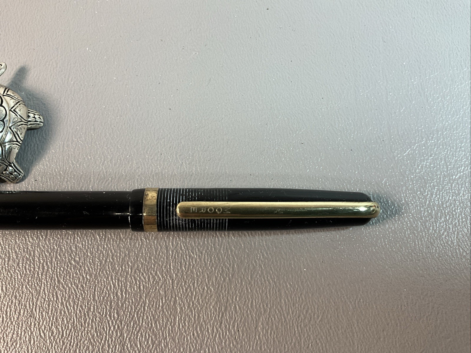 VINTAGE 1930’S MOORE MECHANICAL PENCIL. WORKS, BLACK WITH GOLD TRIM. 5 1/8(S1268