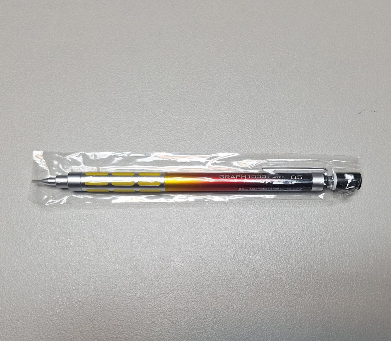 Pentel Graph 1000 Limited Edition 9 Tropical Summer Gradation – black & yellow