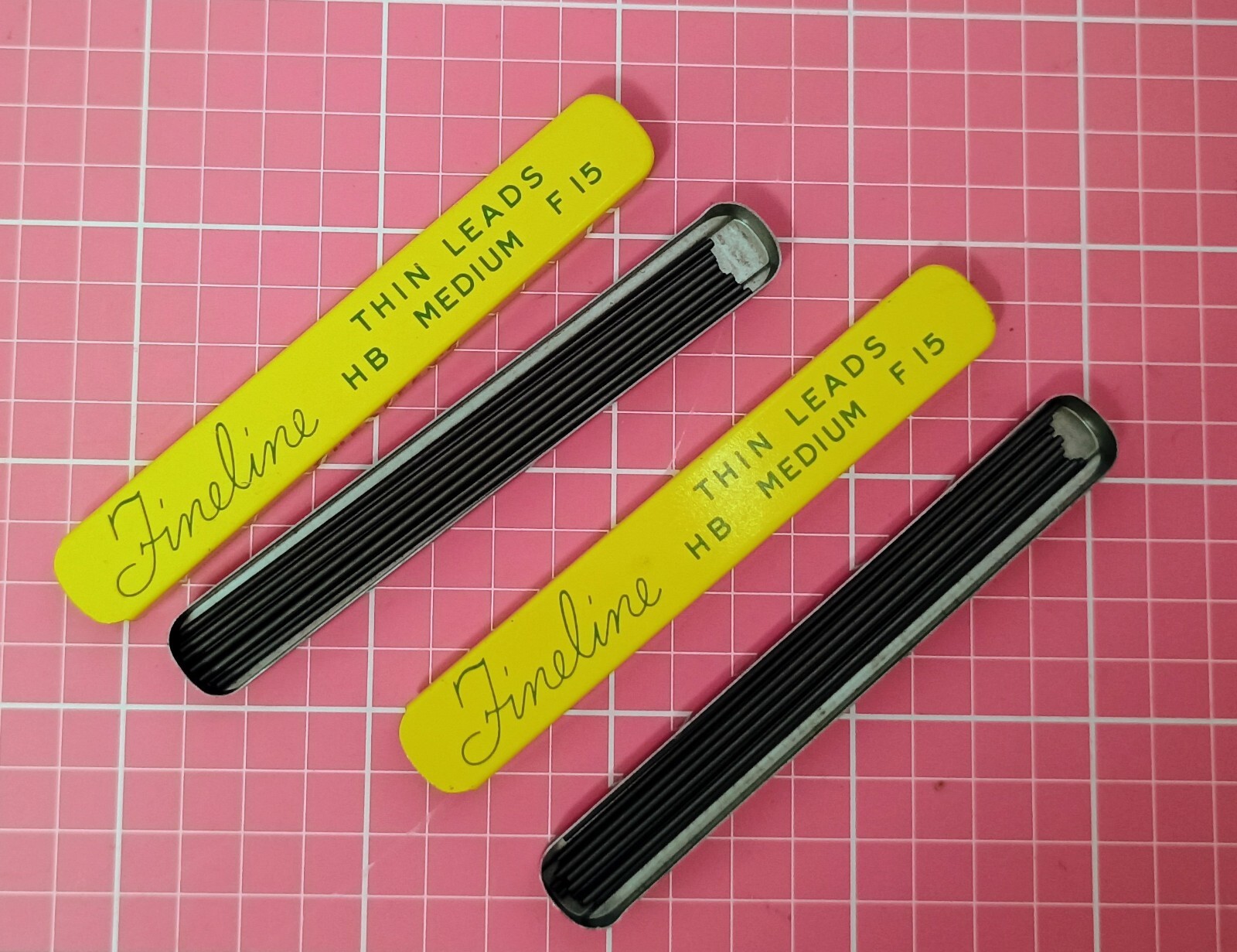 Vintage Sheaffer’s Fineline Thin Leads Mechanical HB Meduim F 15 USA 12pc Tins