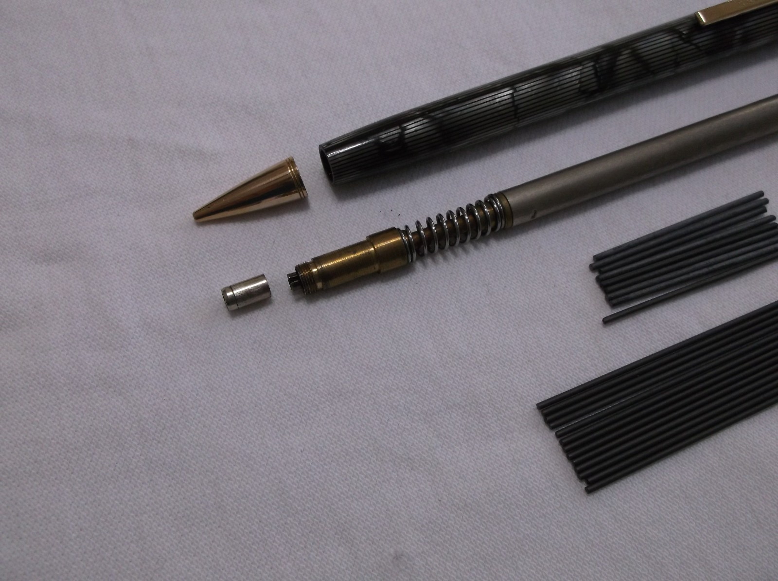 VINTAGE EVERSHARP SKYLINE GRAY STRIPE MOIRE MECHANCIAL PENCIL / 1.18 mm LEAD