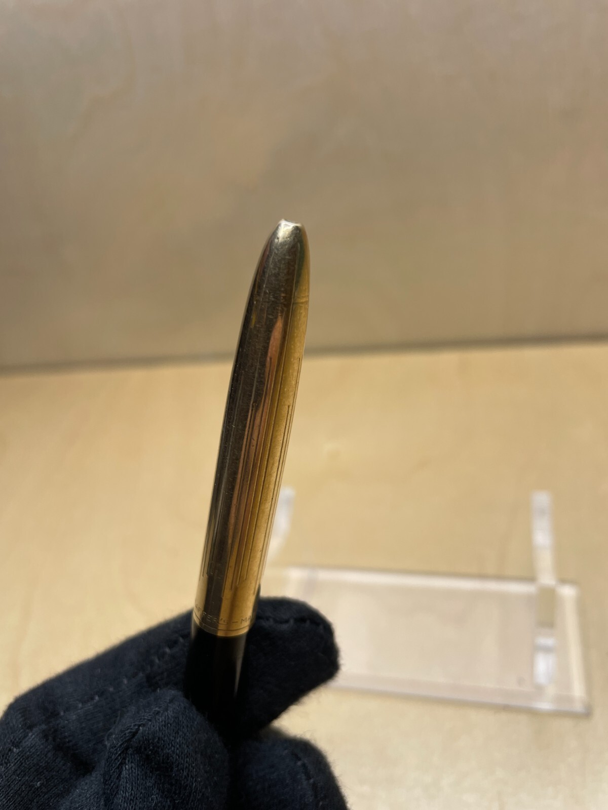 Sheaffer USA Pencil – Gold Vert Line Cap, Black Horiz Line Barrel, White Dot