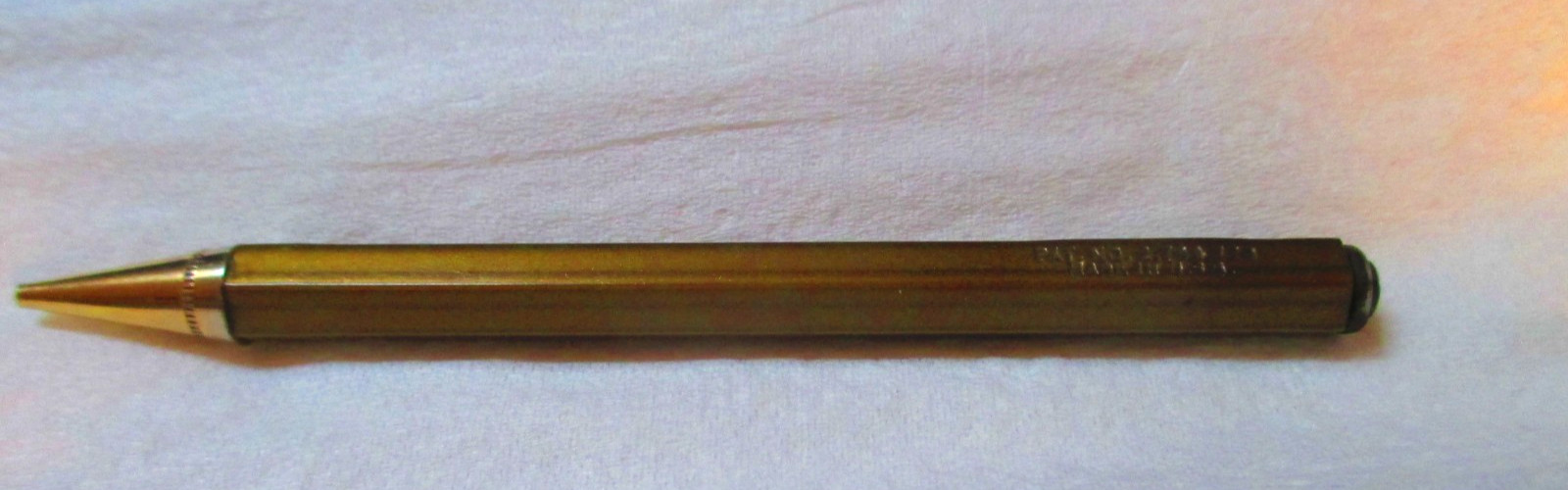 Vintage Unbranded Mechanical Pencil – Gold Toned Magnetic Stick