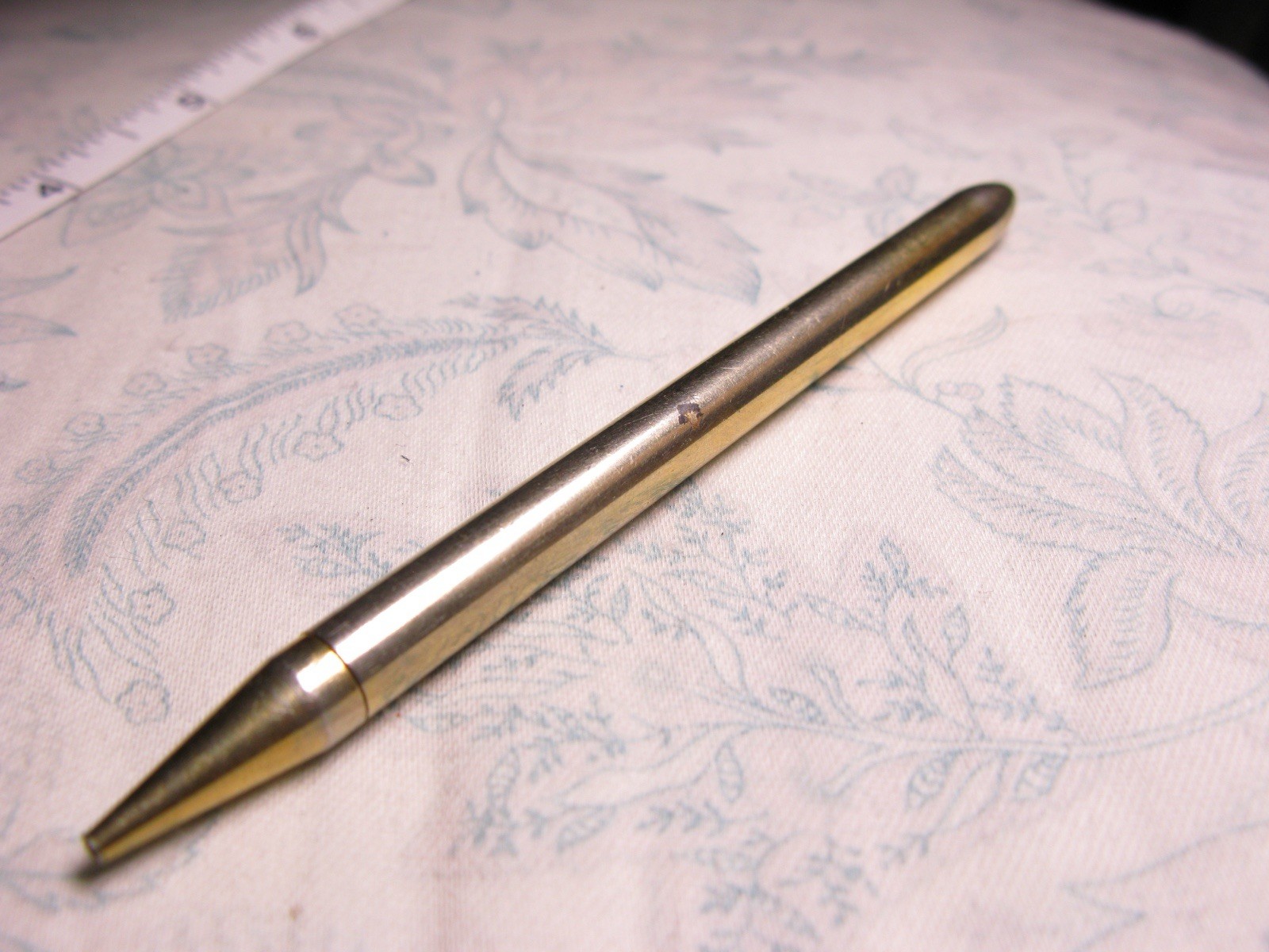 Small Unbranded Vintage Mechanical Pencil Silver and gold toned faded working