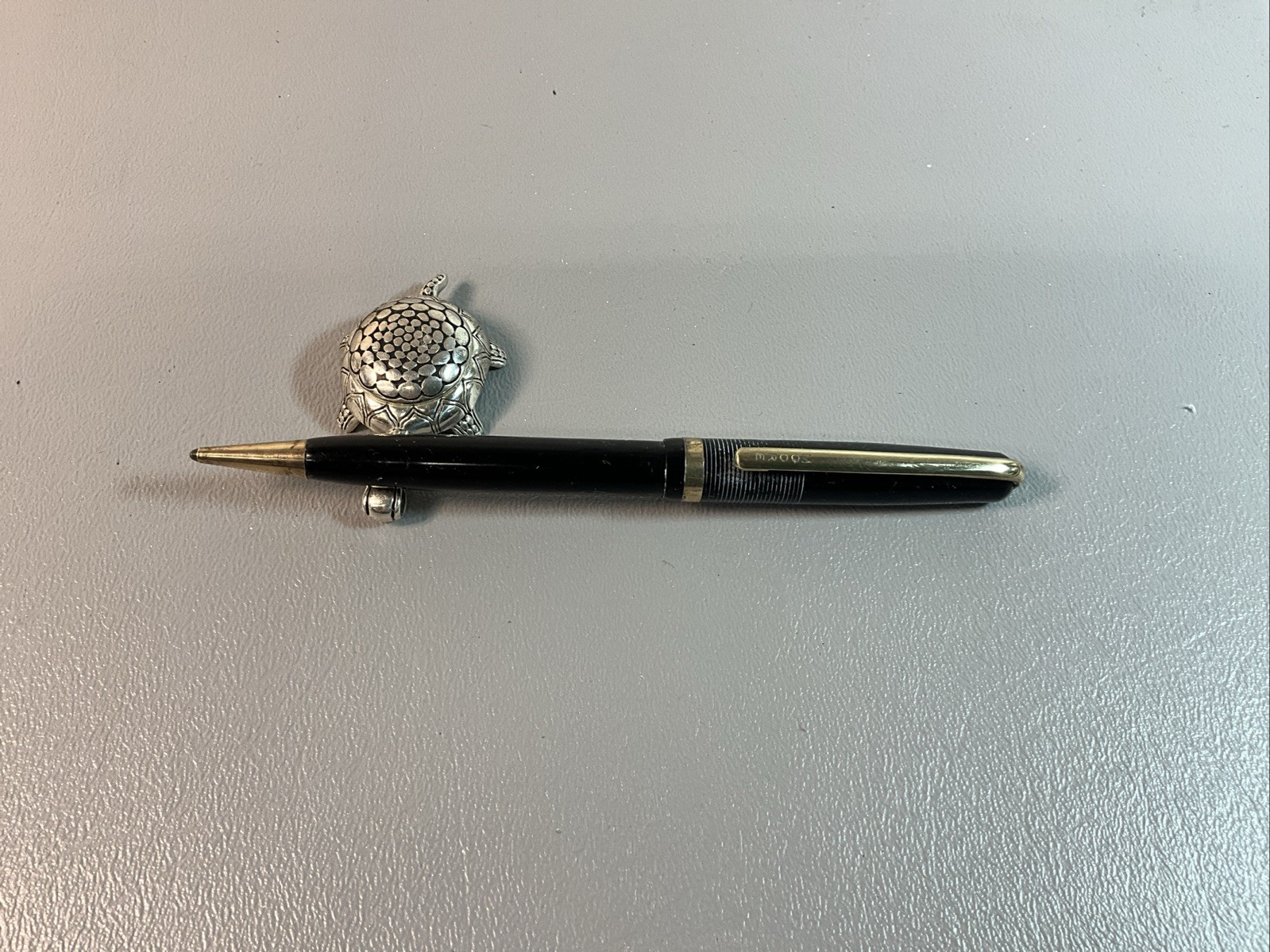 VINTAGE 1930’S MOORE MECHANICAL PENCIL. WORKS, BLACK WITH GOLD TRIM. 5 1/8(S1268