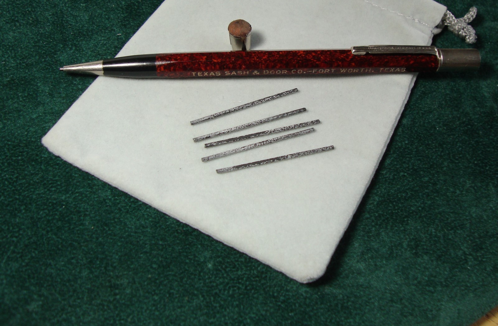 VINTAGE (1960S) OCTAGONAL MECHANICAL PENCIL (AUTOPOINT) WITH LEAD