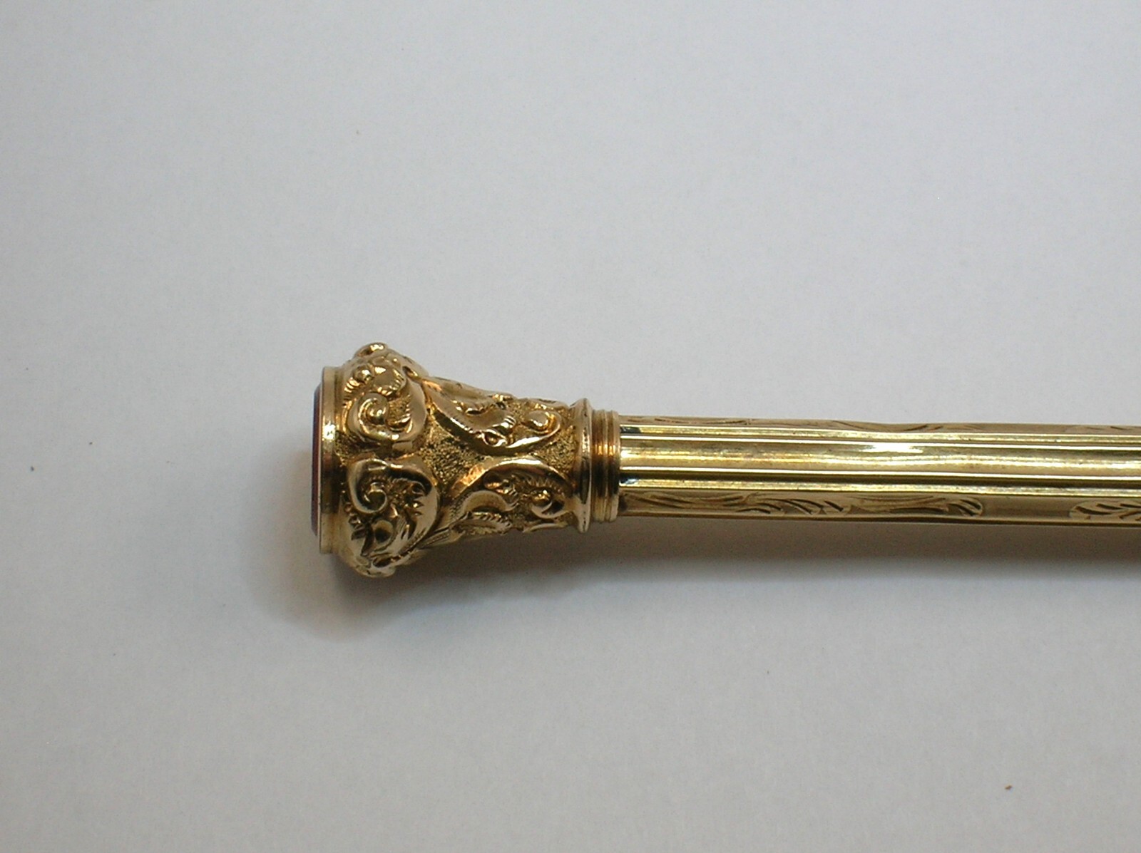 ANTIQUE RAUCH MECHANICAL PENCIL 14K YELLOW GOLD OUTER LAYER CARNELIAN TOP – B/O