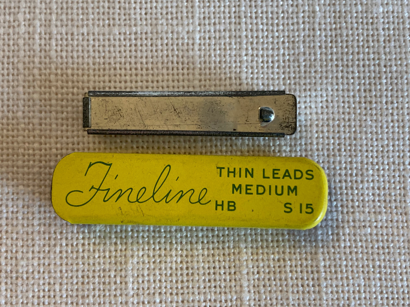 VINTAGE SCHEAFFER FINELINE PENCIL LEADS IN TIN