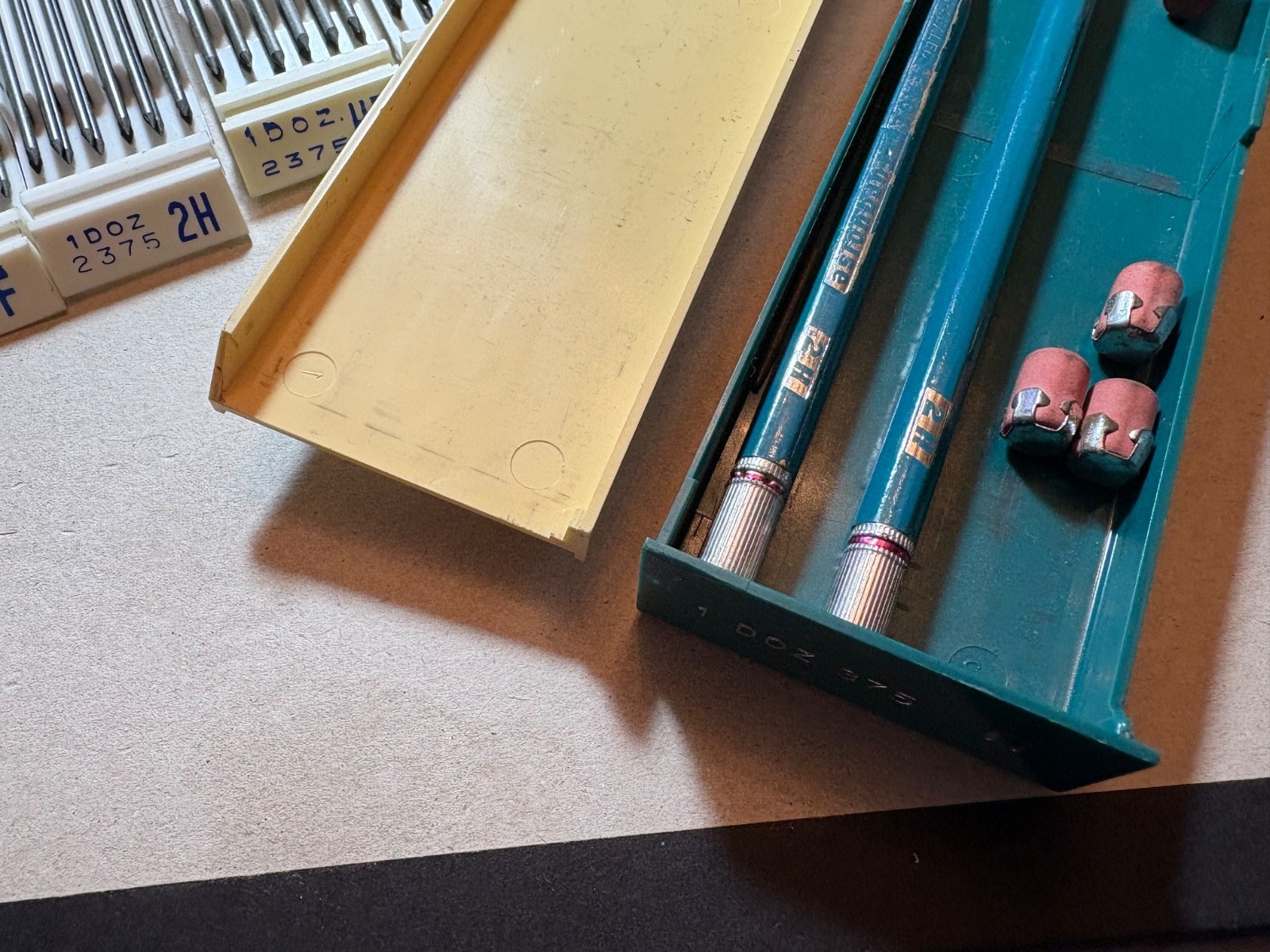 VTG Lot Drawing Leads & Pencils Eagle Turquoise Staedtler with pencil case